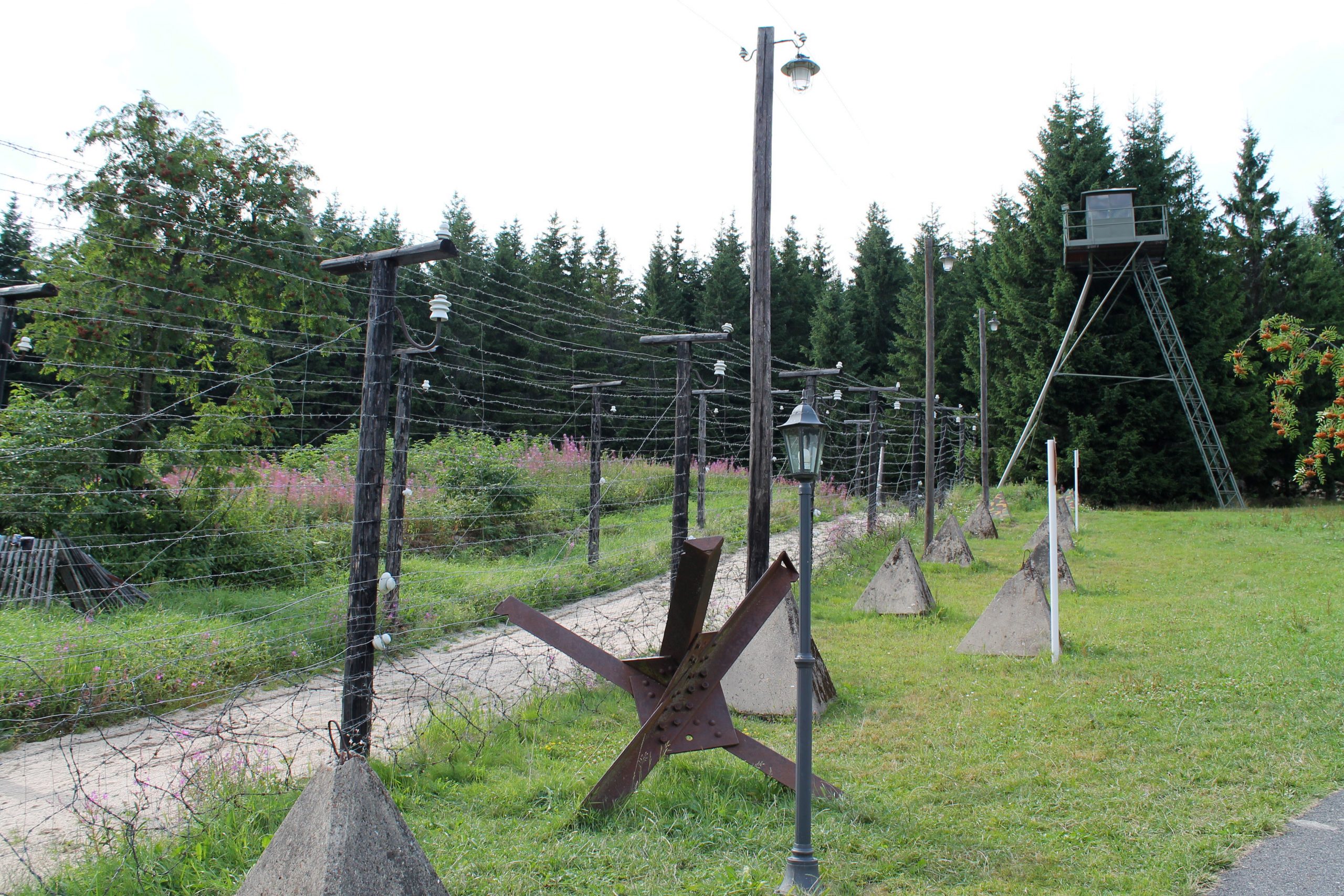 Eiserner Vorhang in Kvilda n der bayerisch-tschechischen Grenze. (Quelle: Wikipedia/Autor „Harold“)